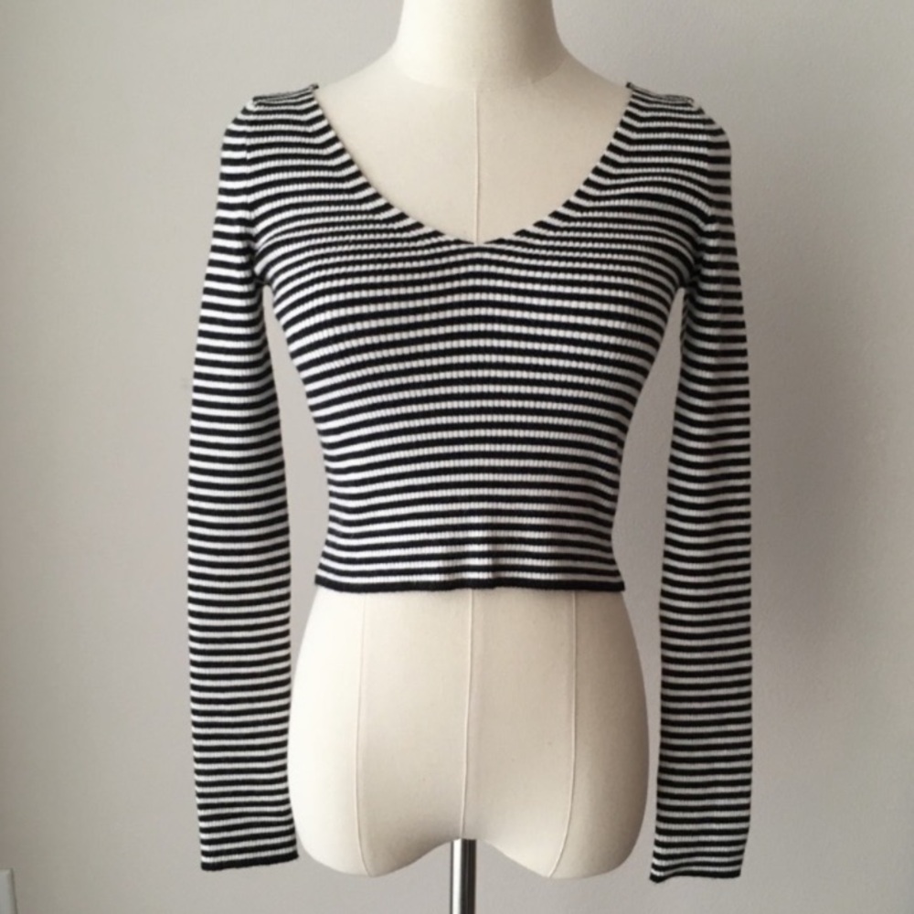🔥FLASH SALE! NWOT F21 Striped Crop Sweater